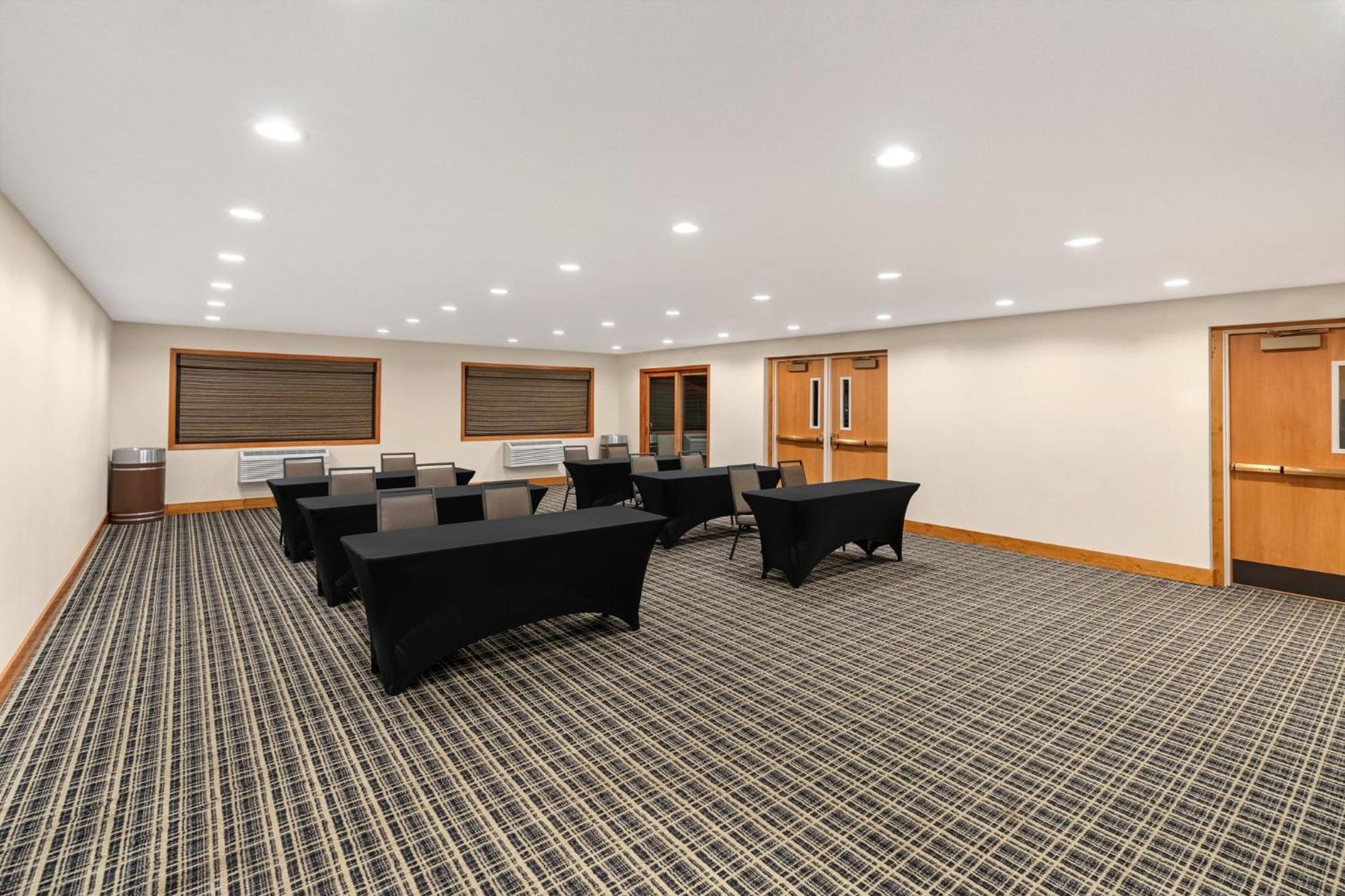 Holiday Inn Express & Suites Hayward By Ihg Exterior foto